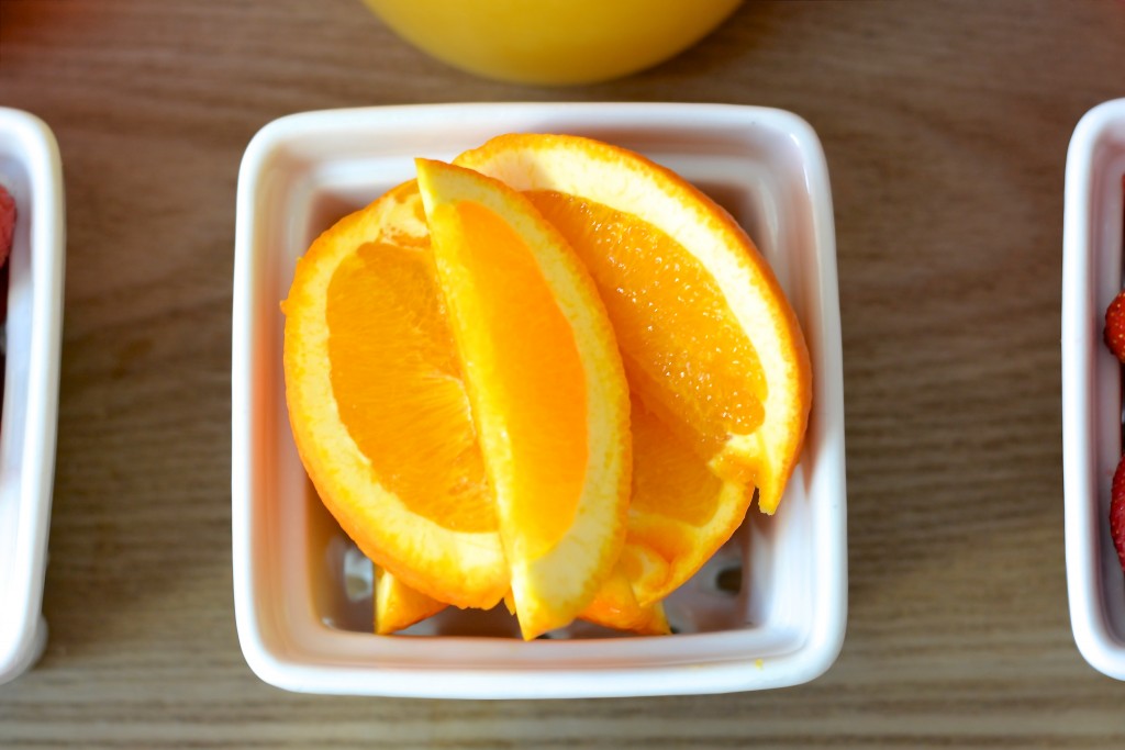 How yummy do these freshly-sliced orange look?